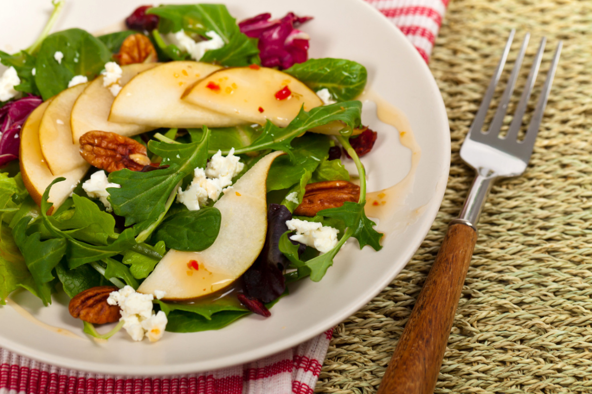 Autumn Salad with Apple and Pecans