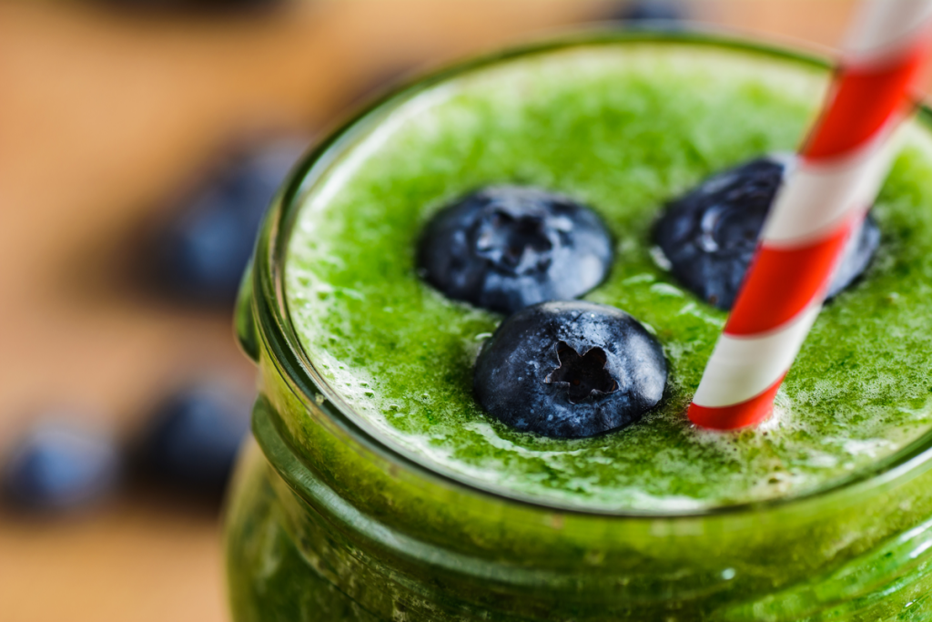 Blueberry and Spinach Green Smoothie